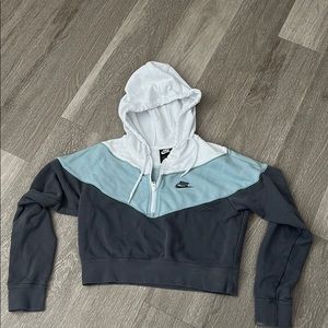 Nike cropped half zip sweatshirt